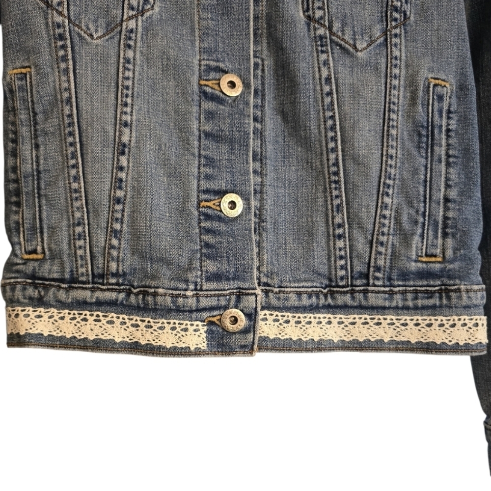 Upcycled Hand Crafted Boho Cottage On Levi's Trucker Denim Jacket Size Sm In EUC - Picture 3 of 11
